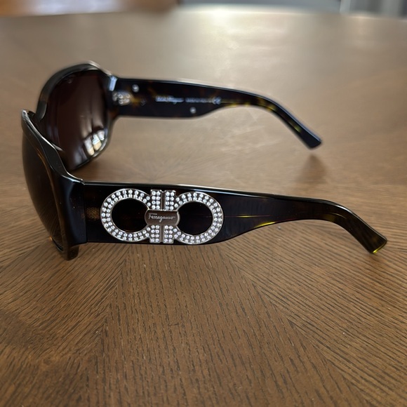 Salvatore Ferragamo Sunglasses - Picture 3 of 6